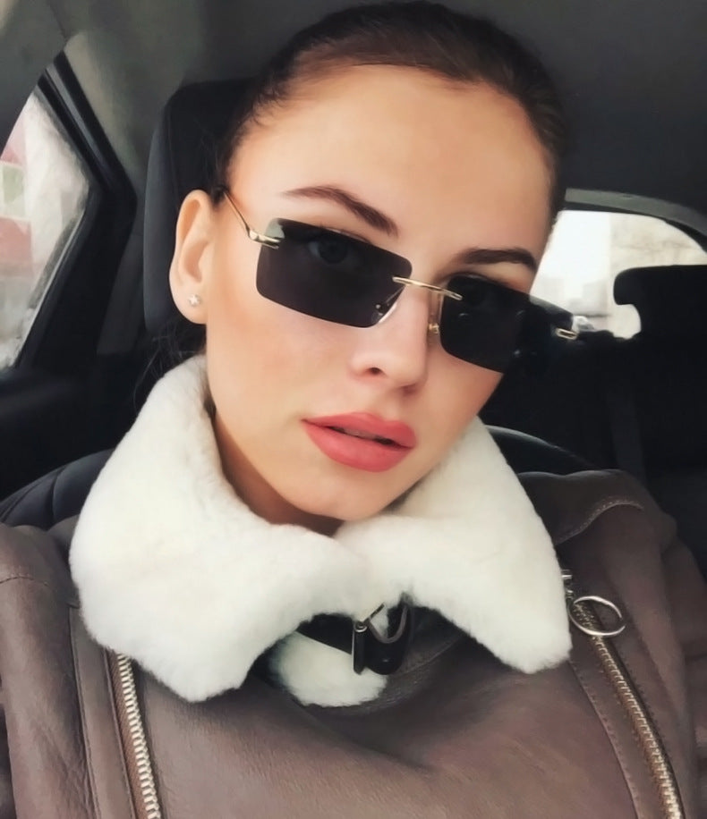 نظارات شمسية نسائية بإطار صغير