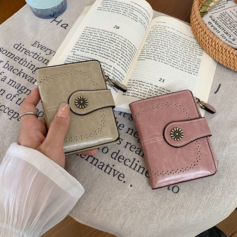 Women's PU Oil-Leather Short Wallet – Vintage Floral Stitch, Anti-Skimming, 5 Card Slots & Coin Pocket